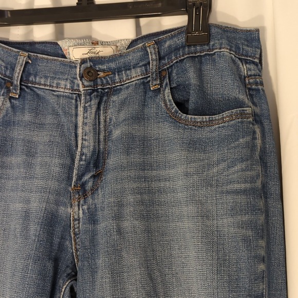 Levis Jeans Capri Women's Size 10 Blue Mid Rise Stretch Cuffed Medium Wash - Picture 1 of 14